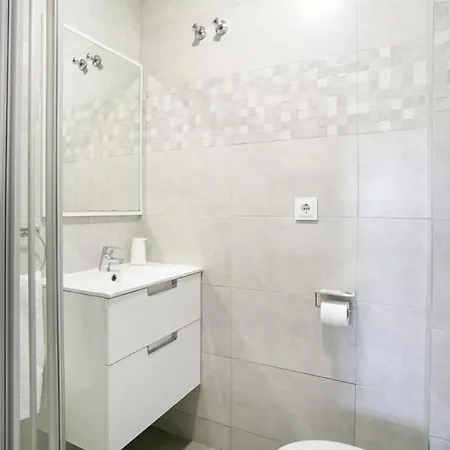 Very And Modern Flat, In Center *